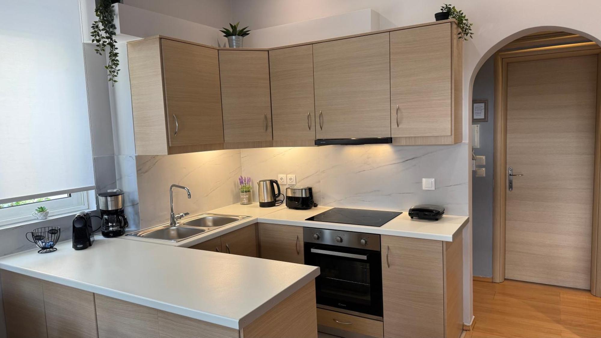 Elegant Glyfada Apartment-Private Garden-Near Metro Афины Экстерьер фото